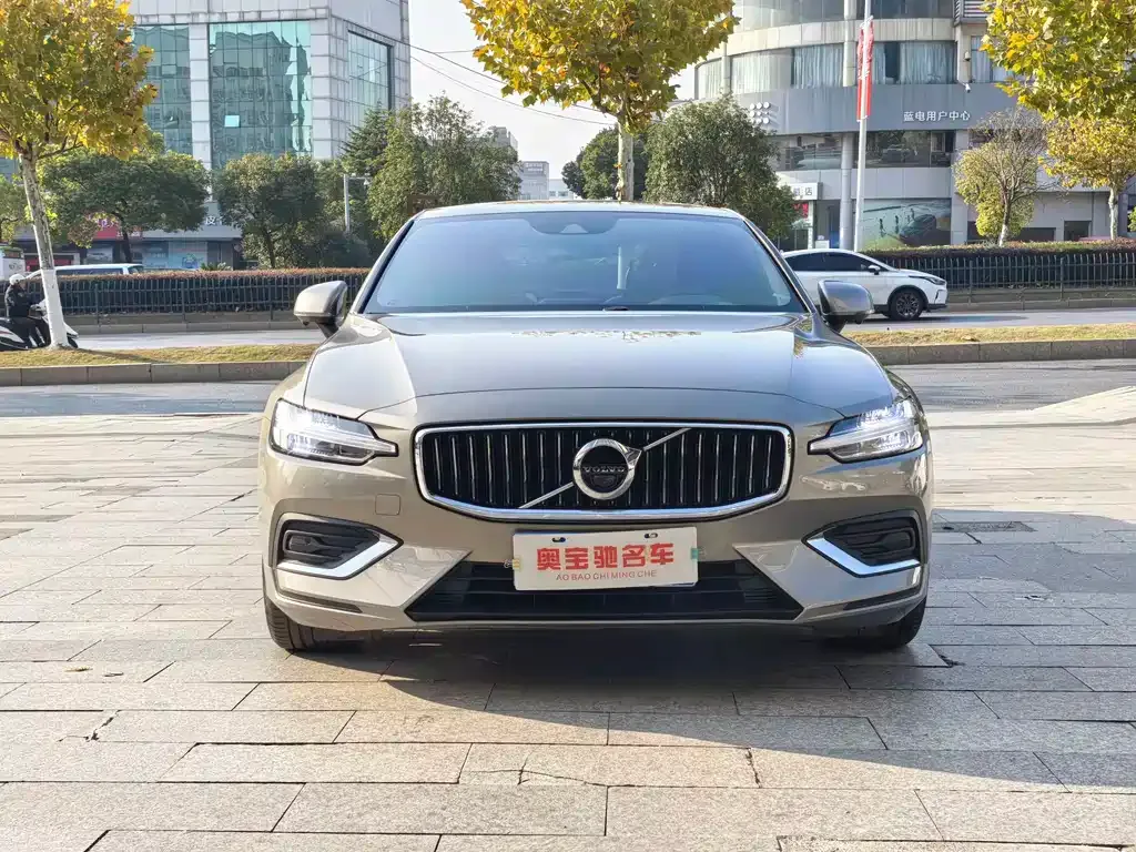 Volvo S60 — фото 2