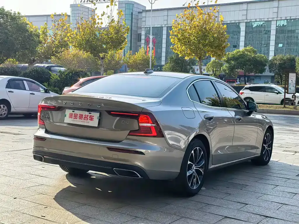 Volvo S60 — фото 4