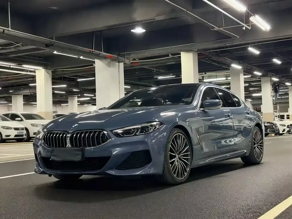 BMW 8 Series — фото 1