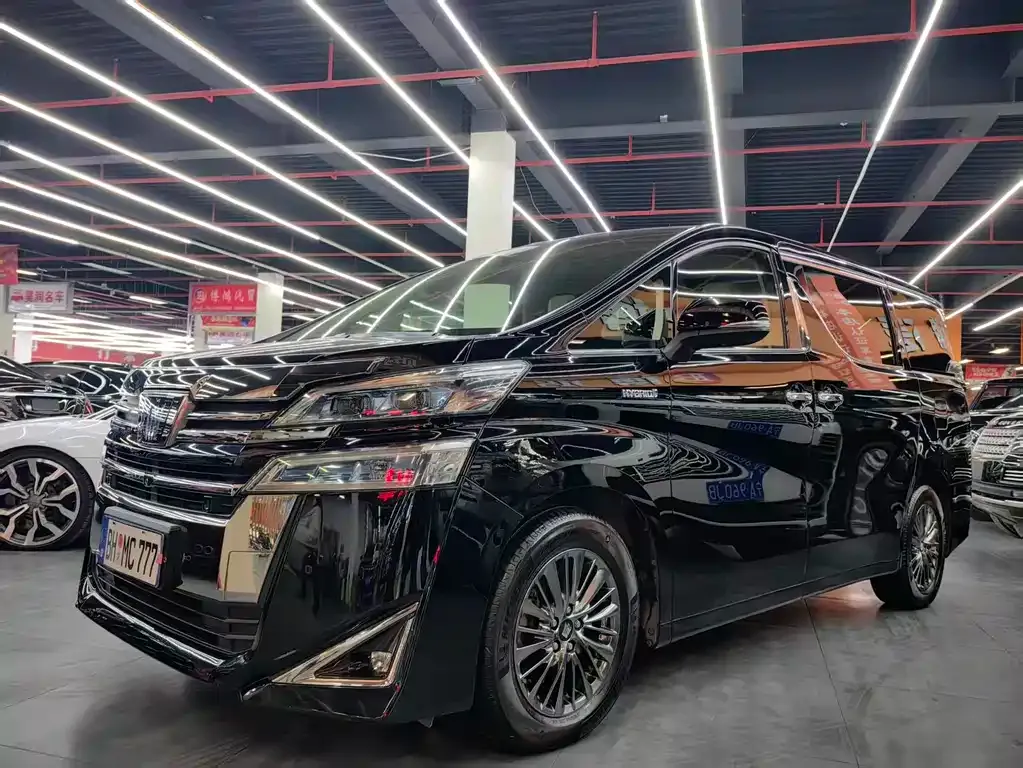 Toyota Vellfire — фото 1