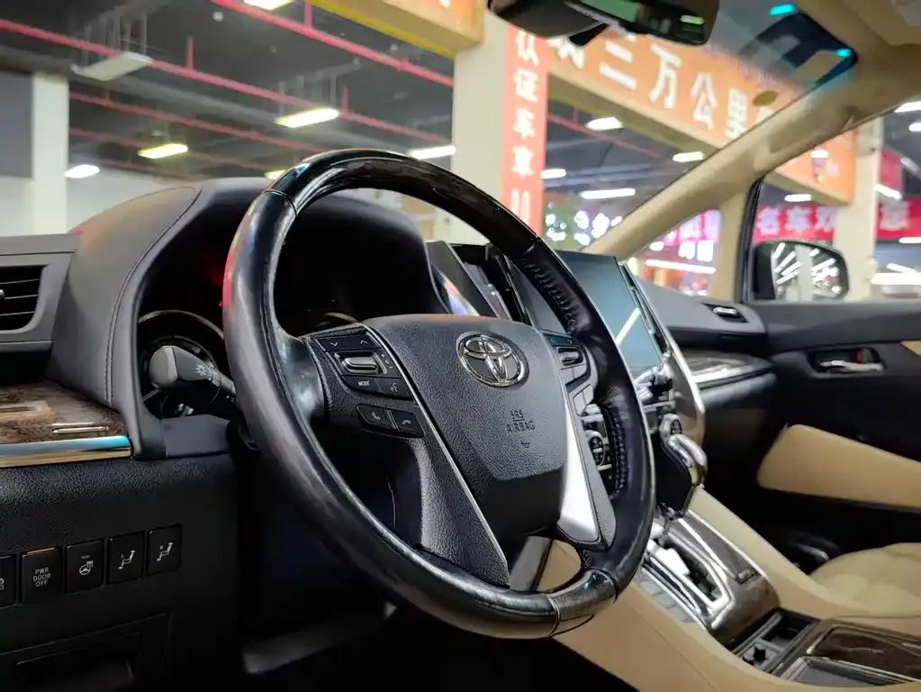 Toyota Vellfire — фото 3