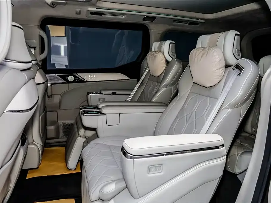 Volvo EM90 — фото 10