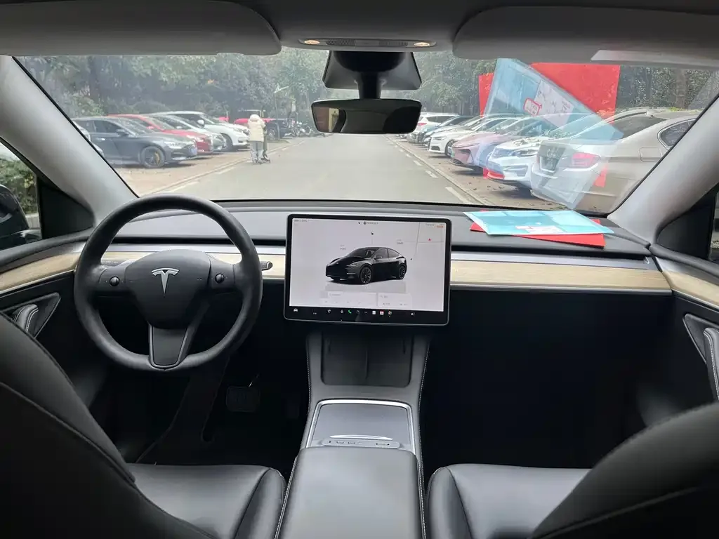 Tesla Model Y — фото 10