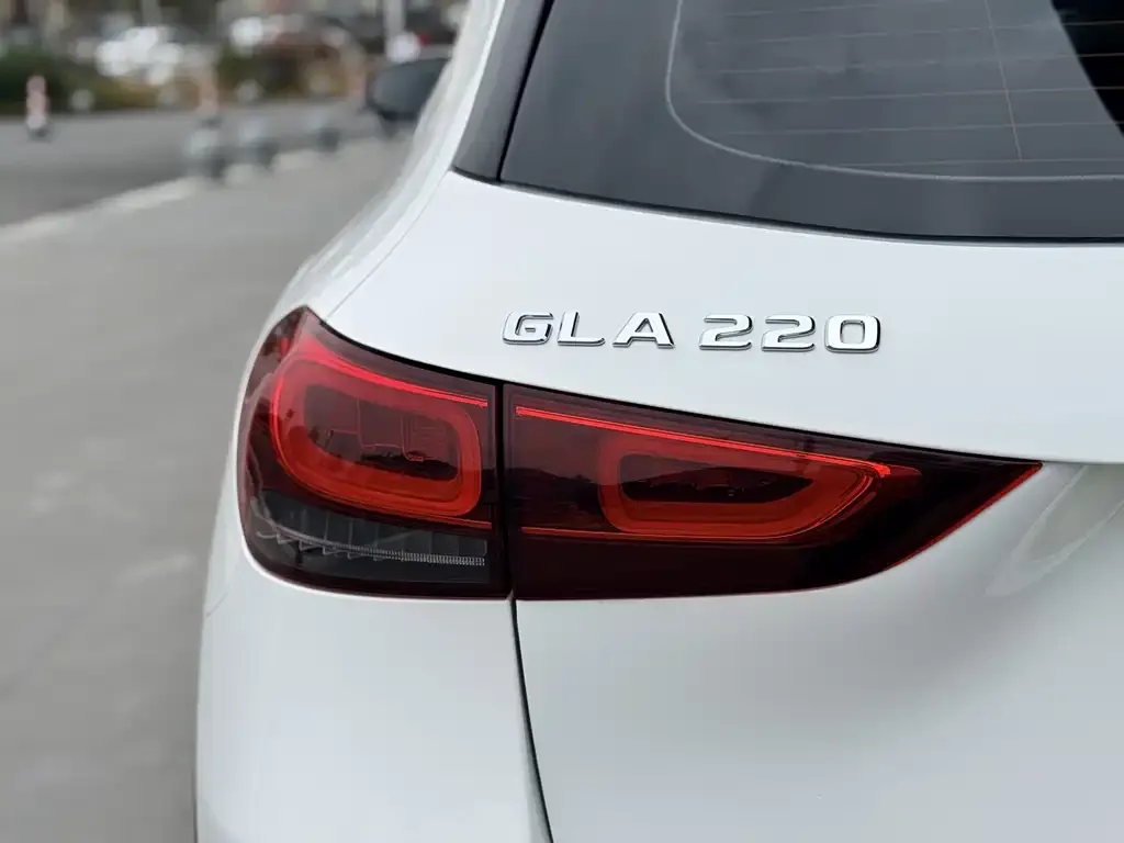 Mercedes-Benz GLA — фото 10