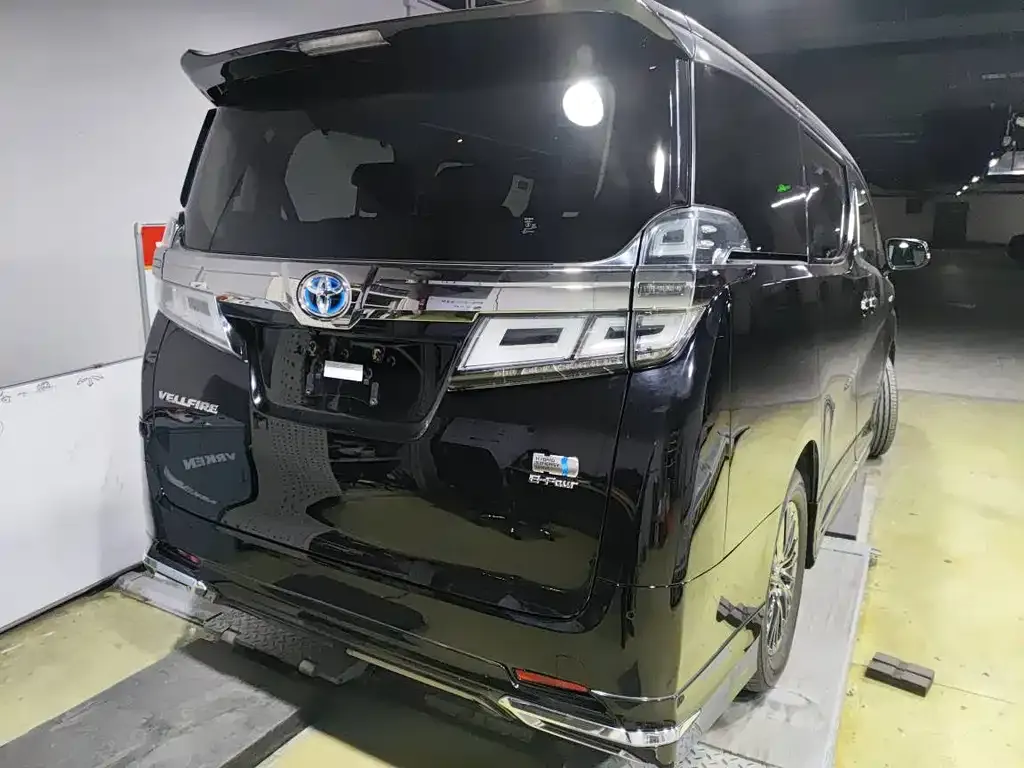 Toyota Vellfire — фото 2