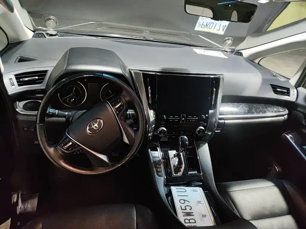 Toyota Vellfire — фото 3