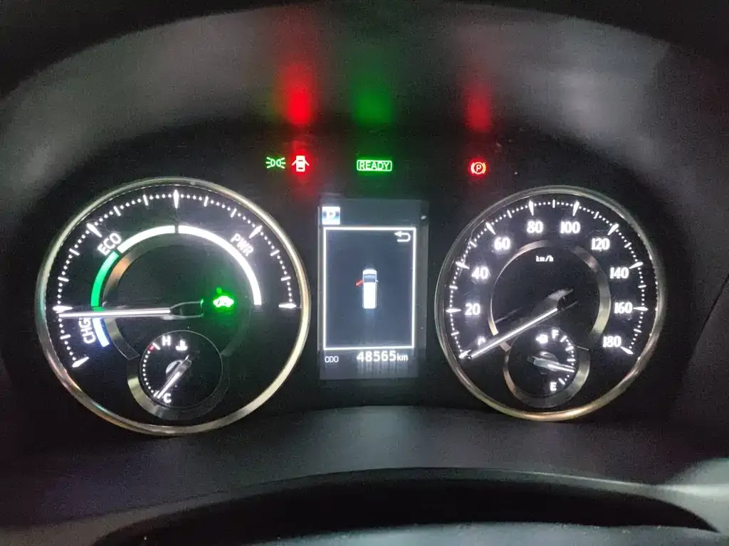 Toyota Vellfire — фото 10