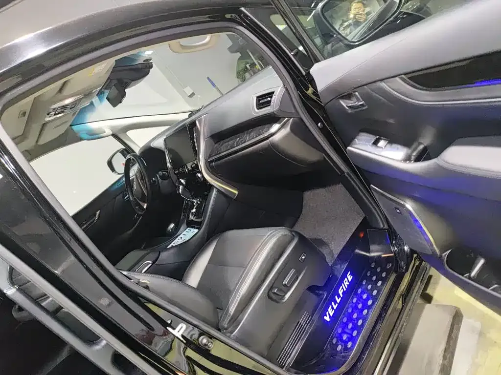 Toyota Vellfire — фото 9