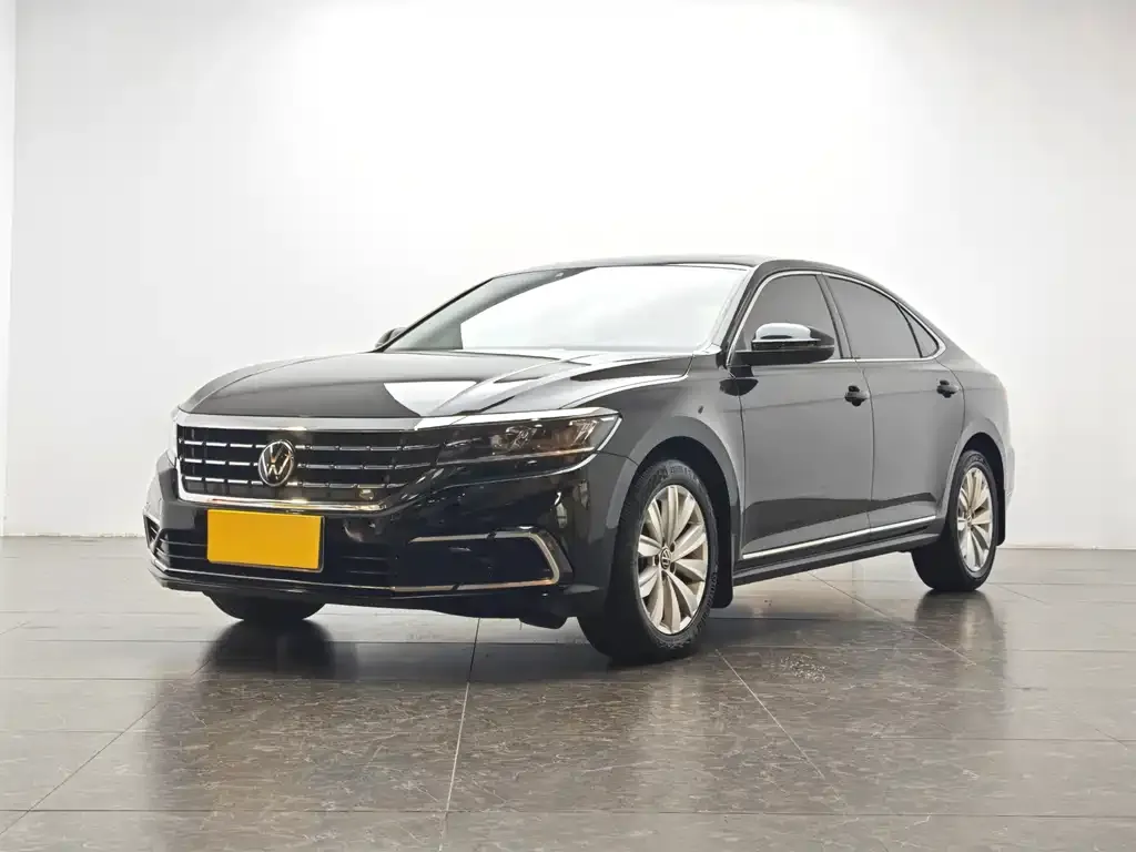 Volkswagen Passat — фото 1