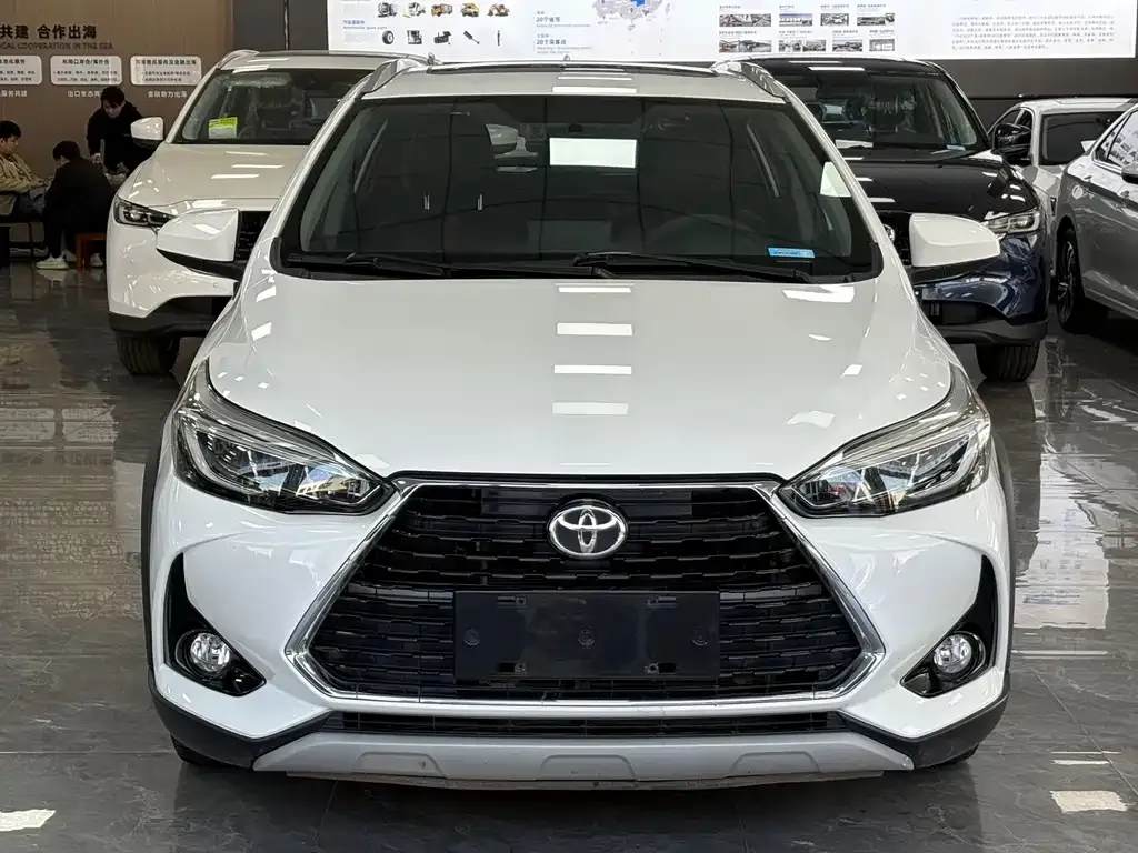 Toyota Yaris L — фото 2