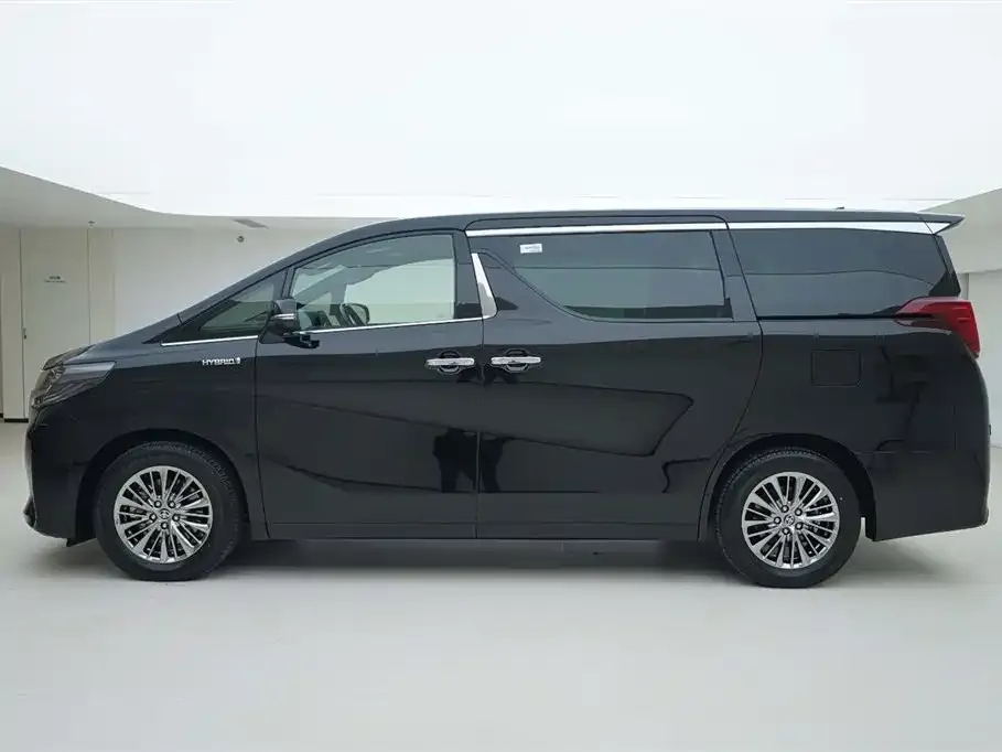 Toyota Alphard — фото 9