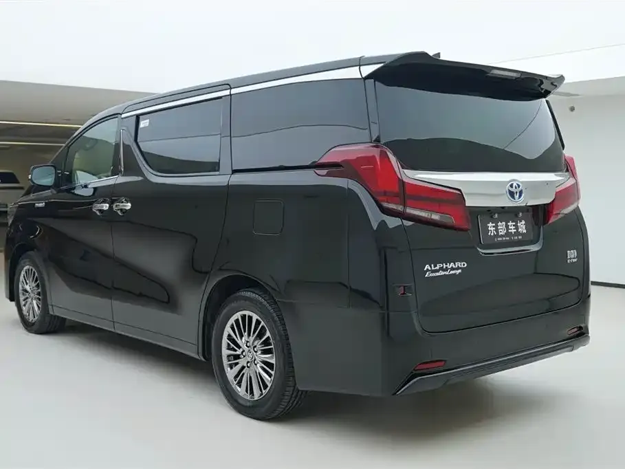 Toyota Alphard — фото 2