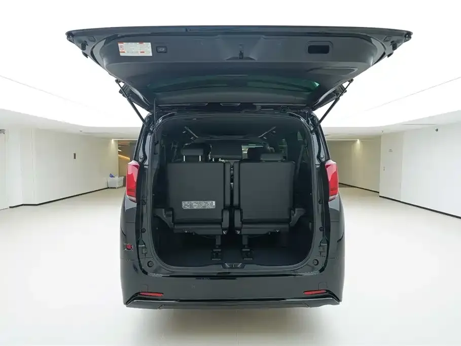 Toyota Alphard — фото 3