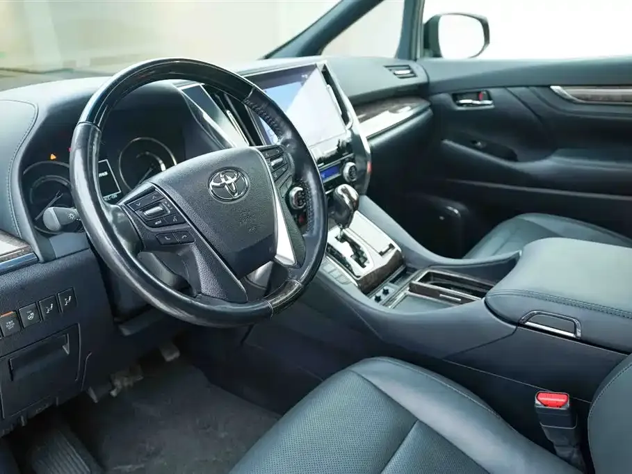 Toyota Alphard — фото 10