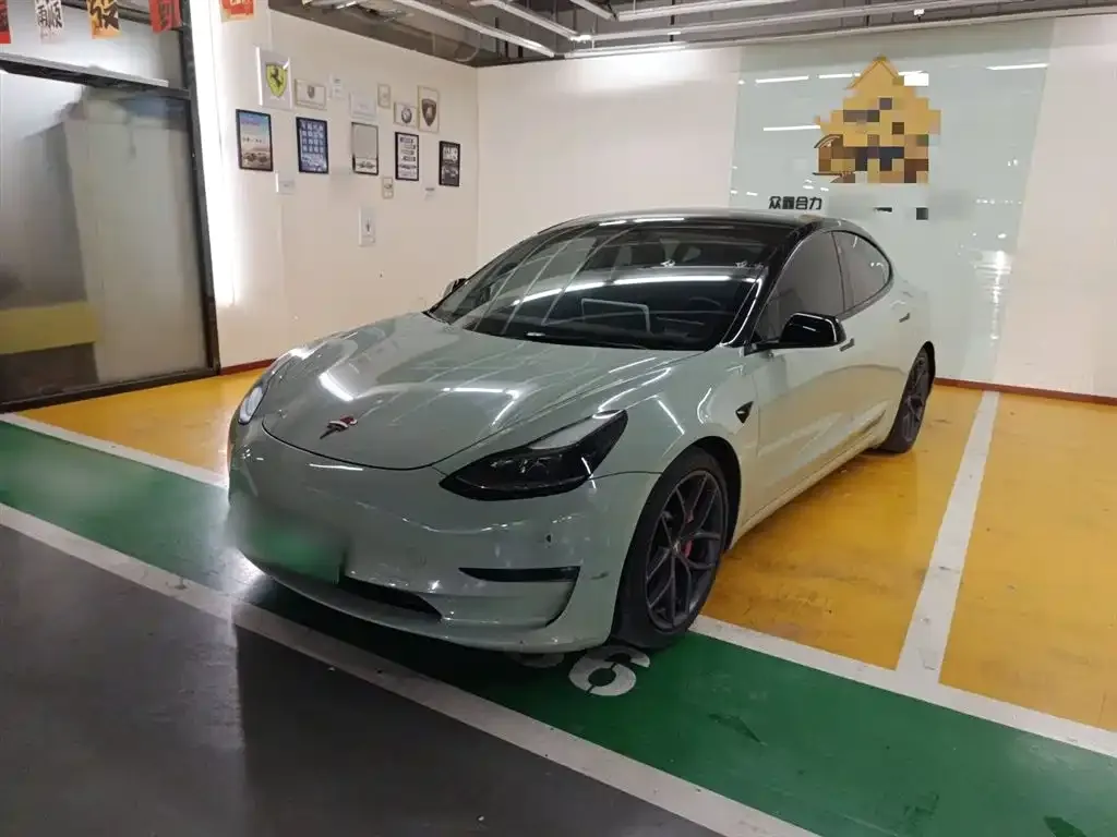 Tesla Model 3 — фото 1
