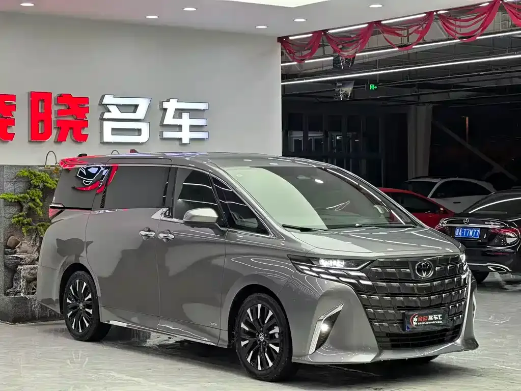 Toyota Alphard — фото 7