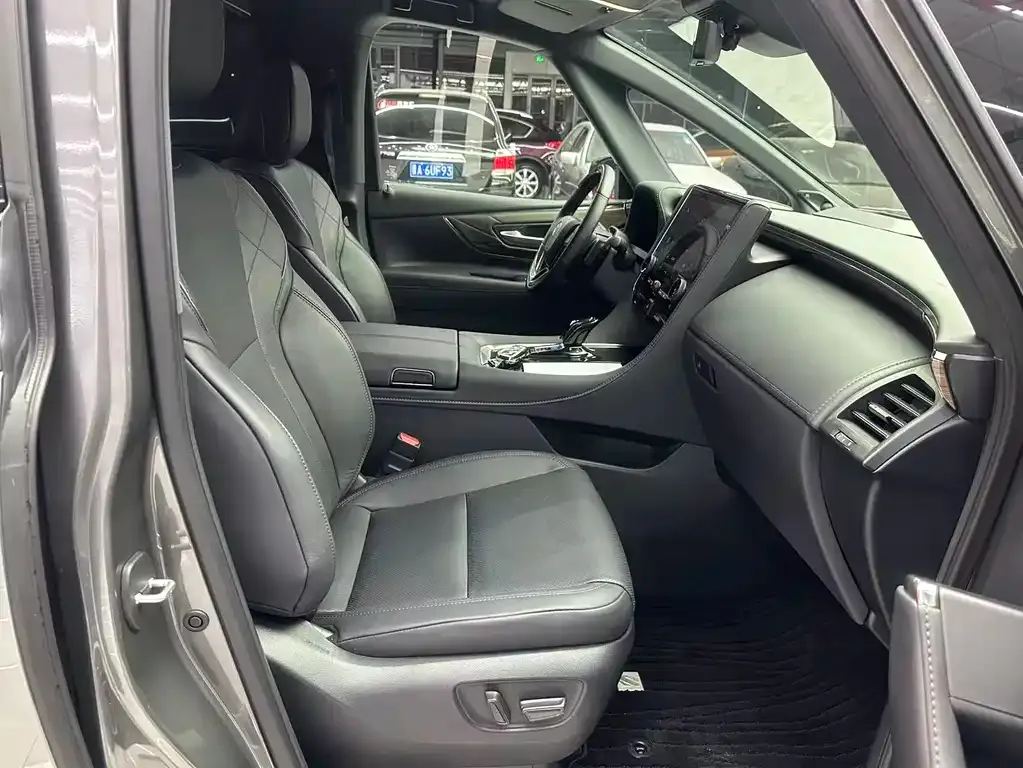 Toyota Alphard — фото 6