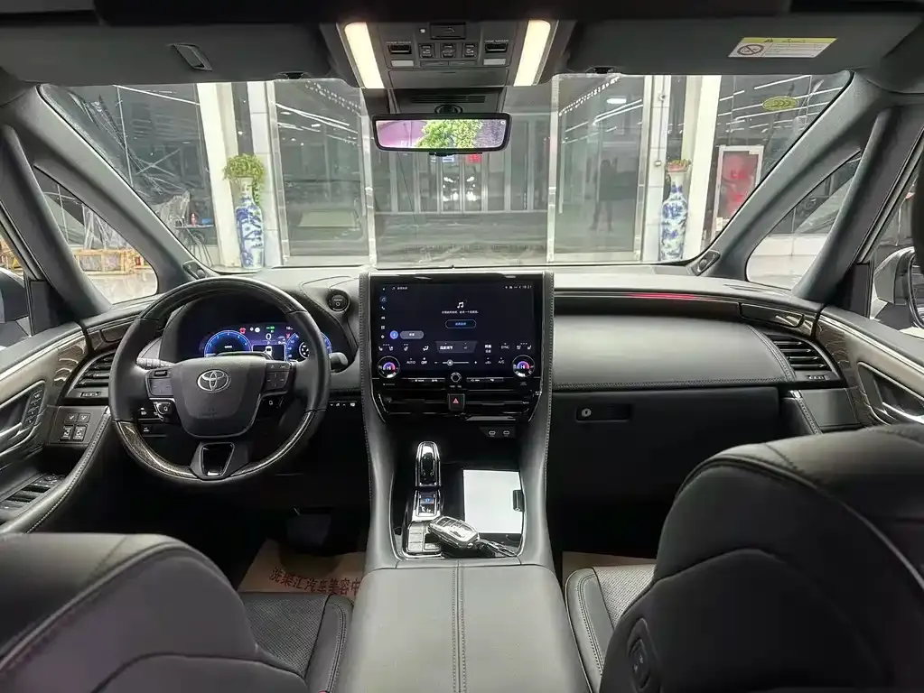 Toyota Alphard — фото 5