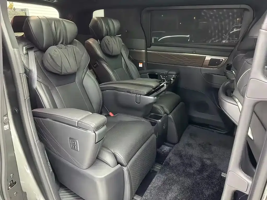 Toyota Alphard — фото 8