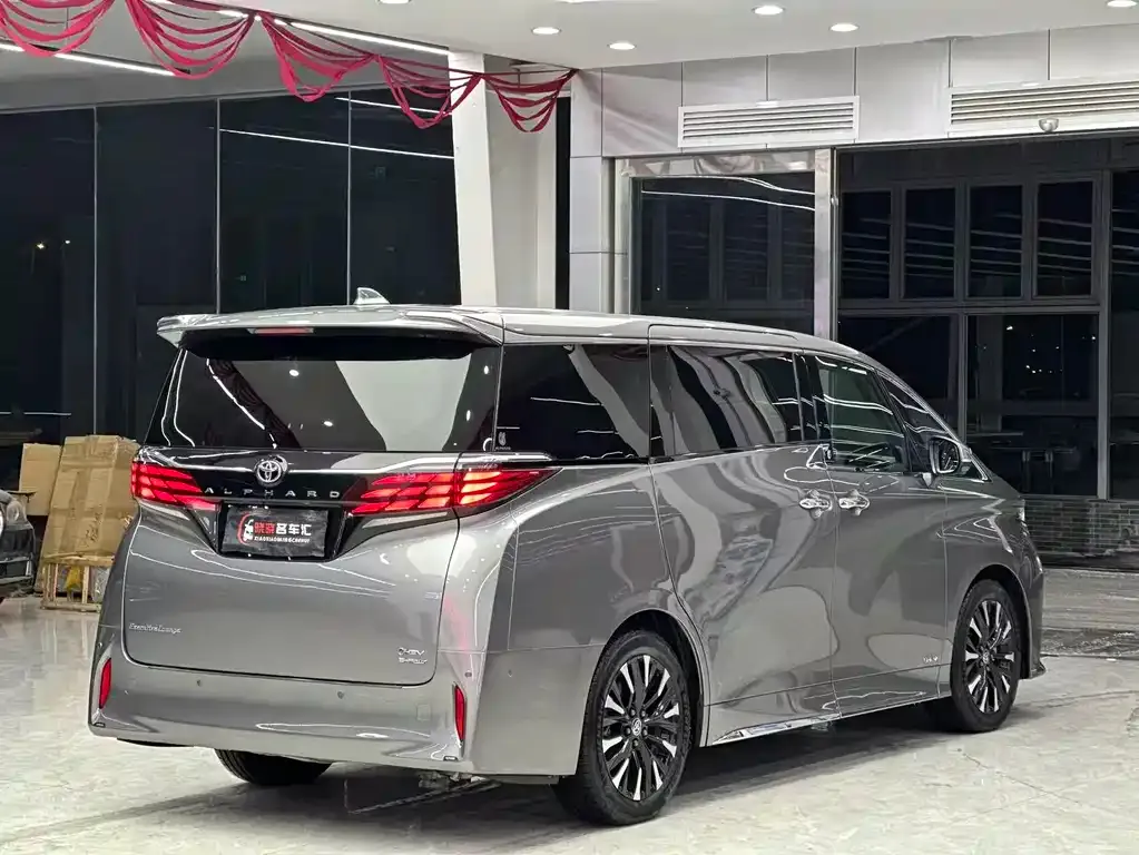 Toyota Alphard — фото 10