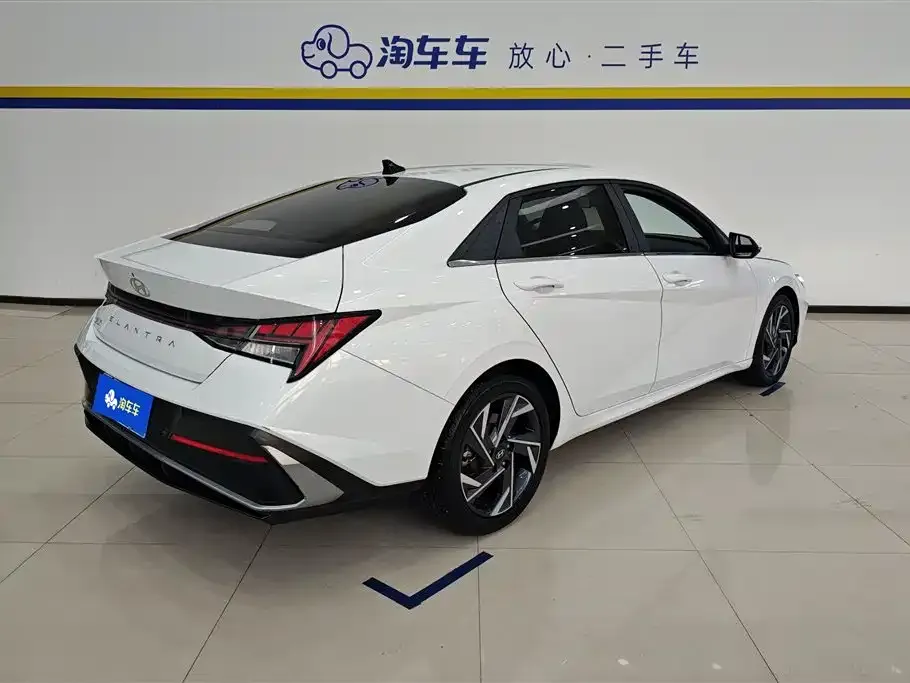 Hyundai Elantra — фото 4