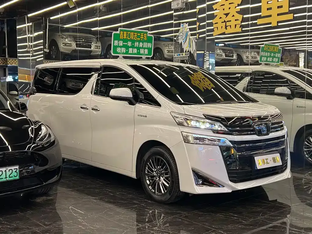 Toyota Vellfire — фото 1