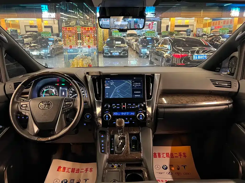 Toyota Vellfire — фото 7