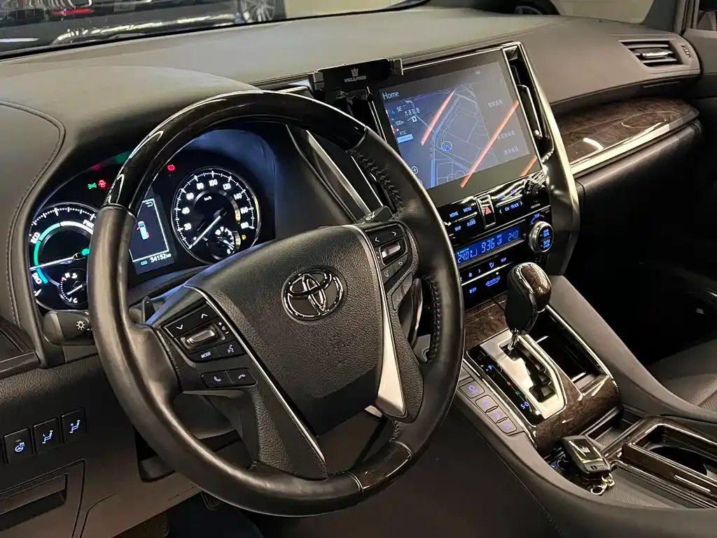 Toyota Vellfire — фото 5