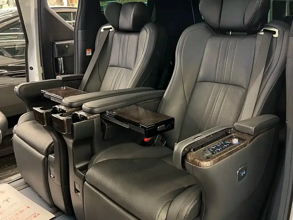 Toyota Vellfire — фото 4