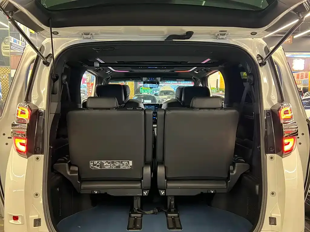 Toyota Vellfire — фото 9
