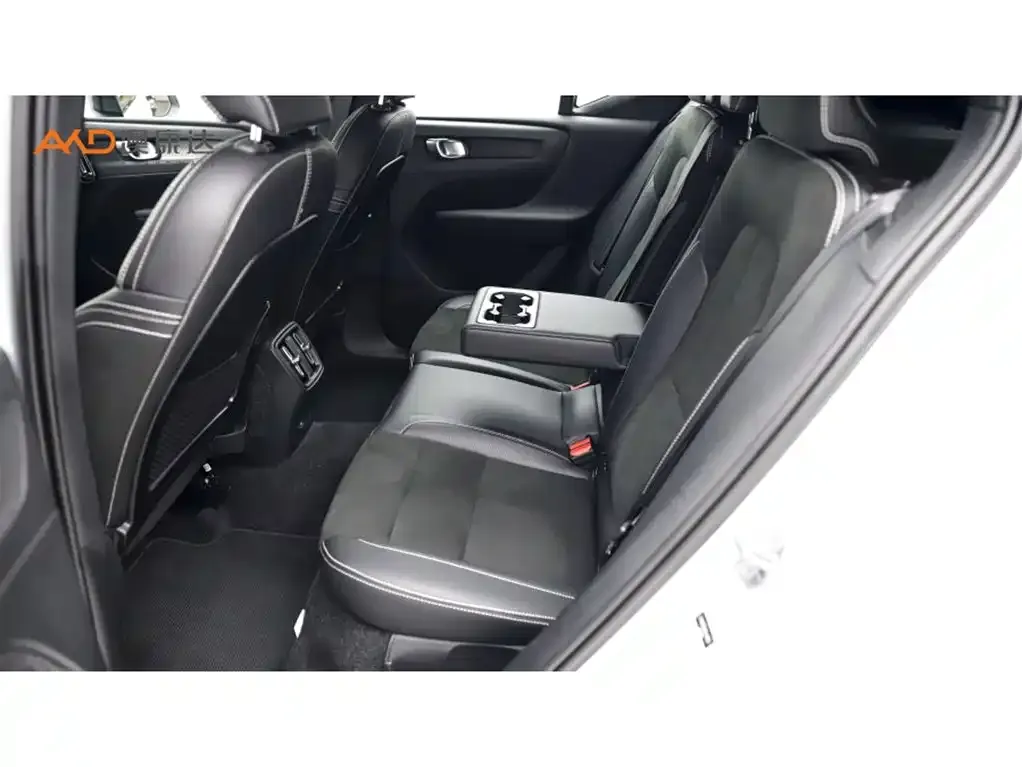 Volvo XC40 NEV — фото 7
