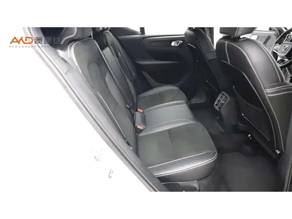 Volvo XC40 NEV — фото 8