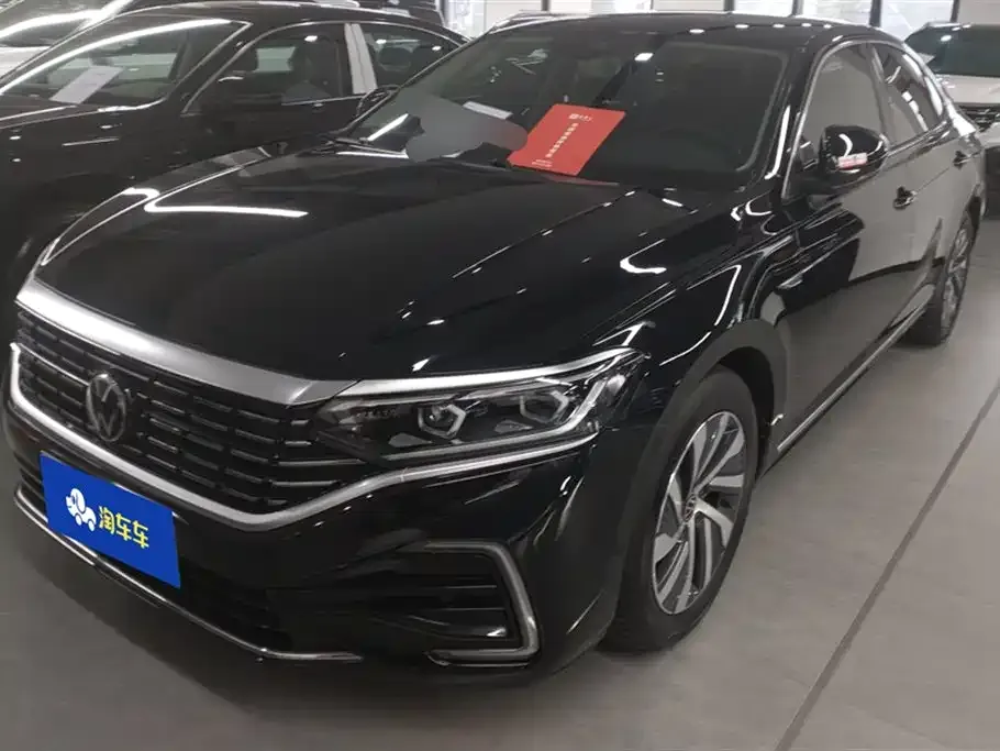 Volkswagen Passat New Energy — фото 1