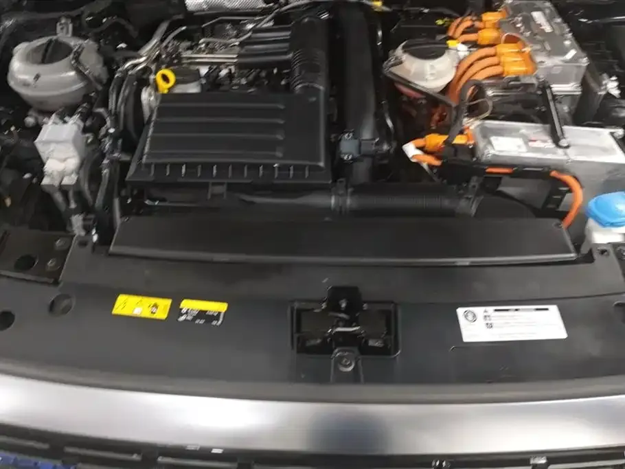 Volkswagen Passat New Energy — фото 4