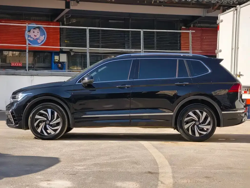 Volkswagen Tiguan L — фото 5