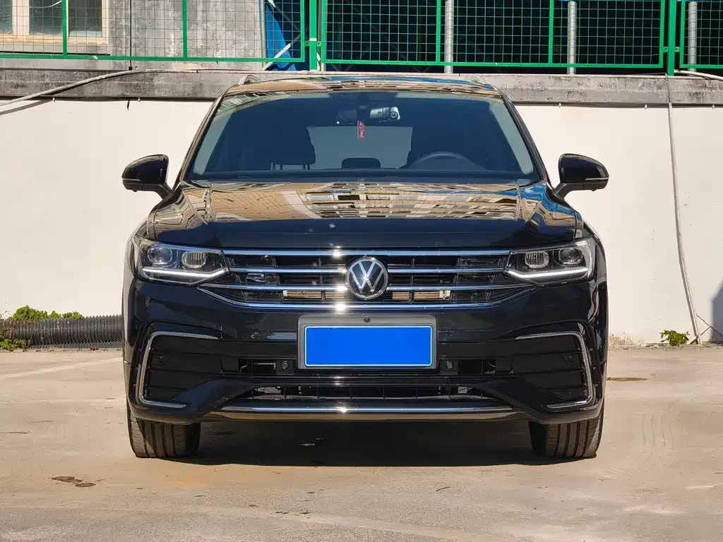 Volkswagen Tiguan L — фото 8