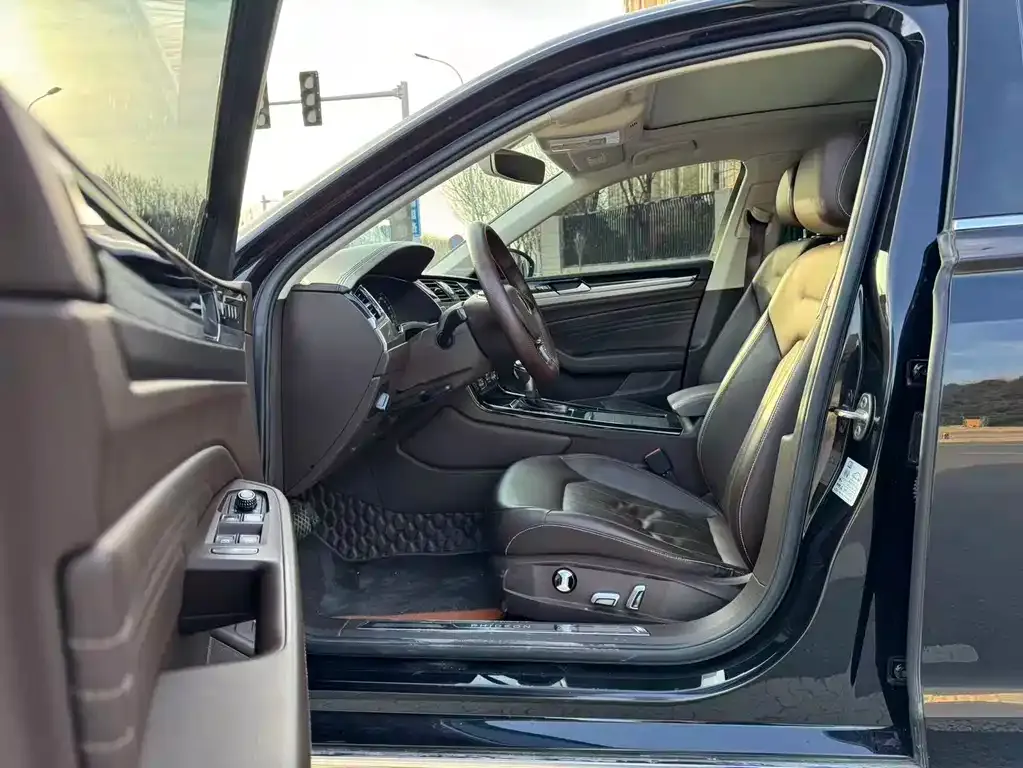 Volkswagen Phideon — фото 6