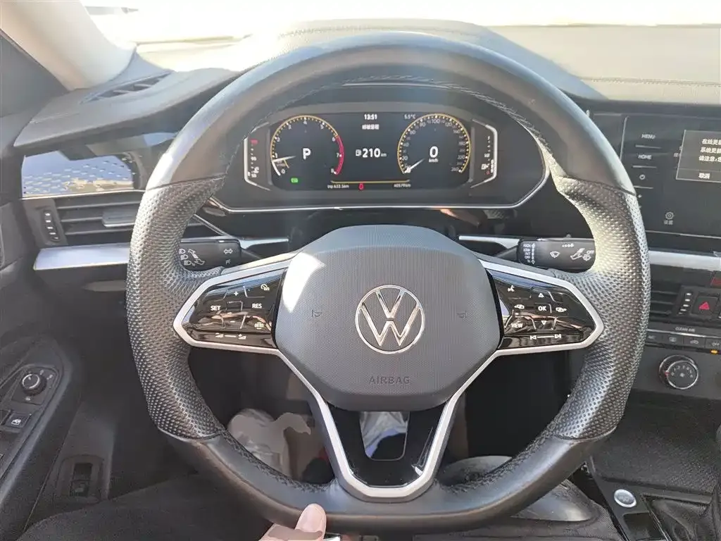 Volkswagen Passat — фото 8