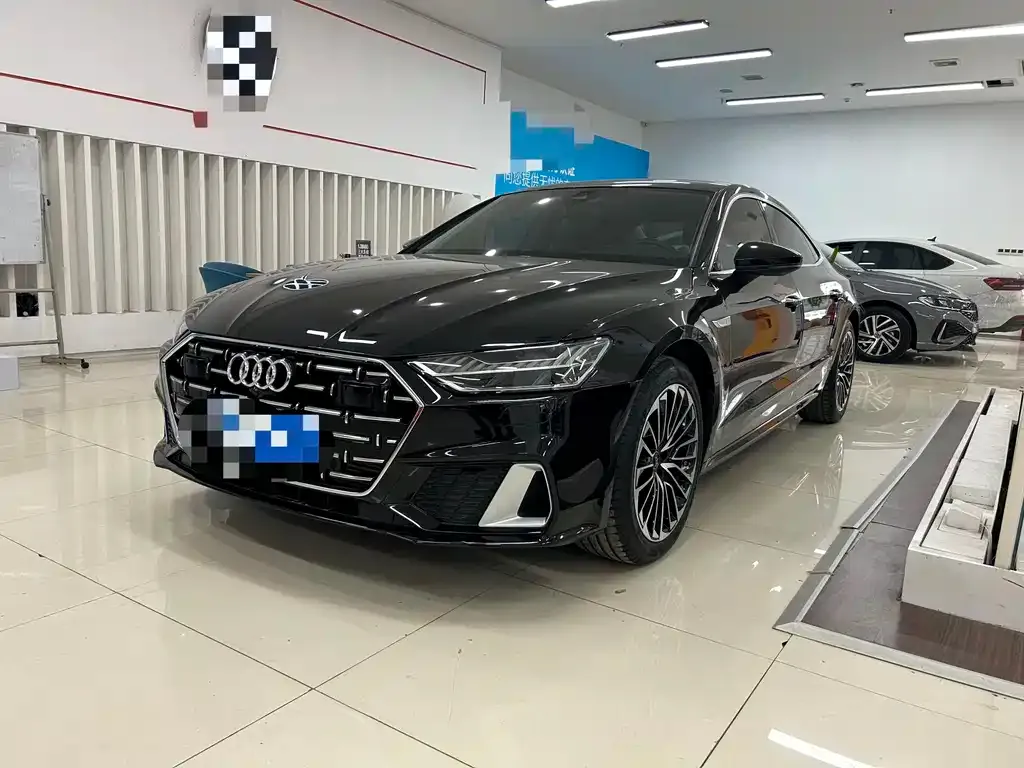 Audi A7L — фото 1