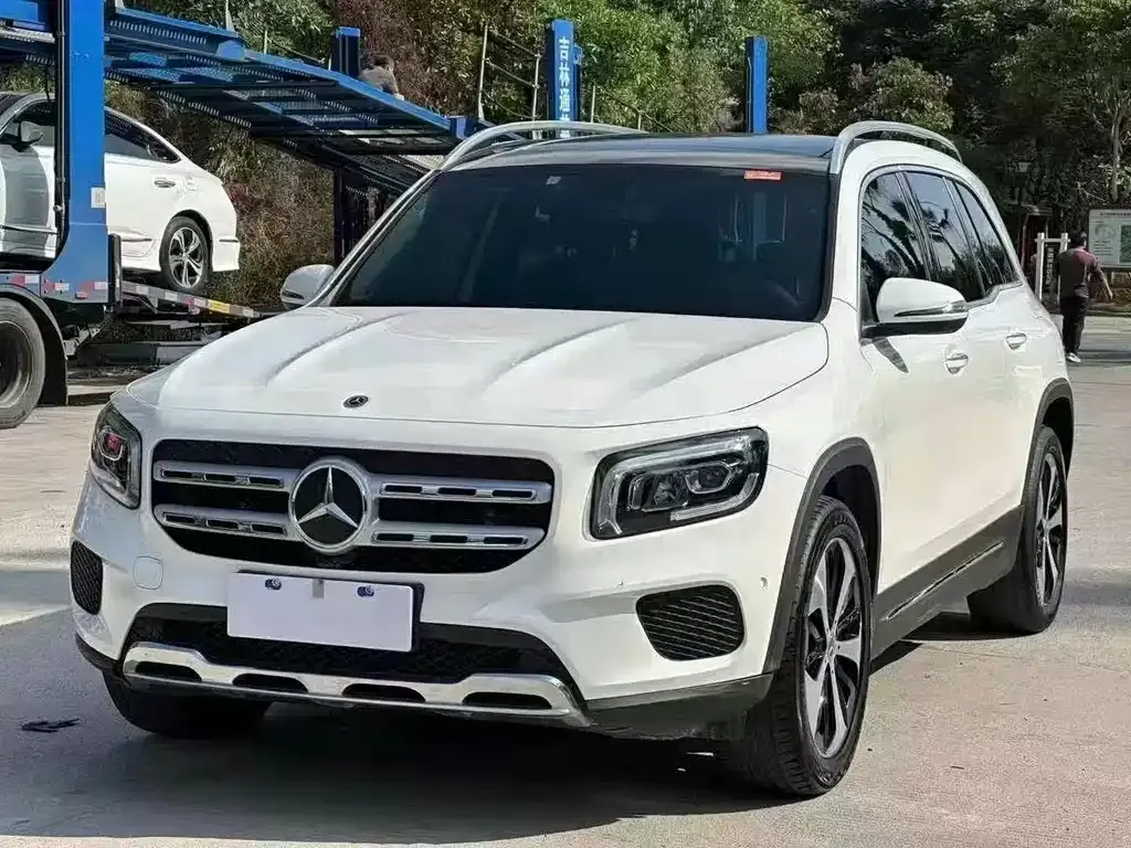 Mercedes-Benz GLB — фото 1