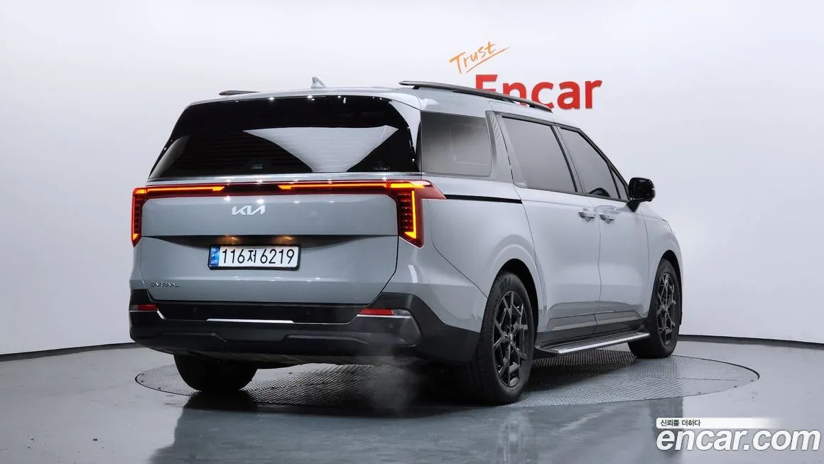 Kia Carnival — фото 10