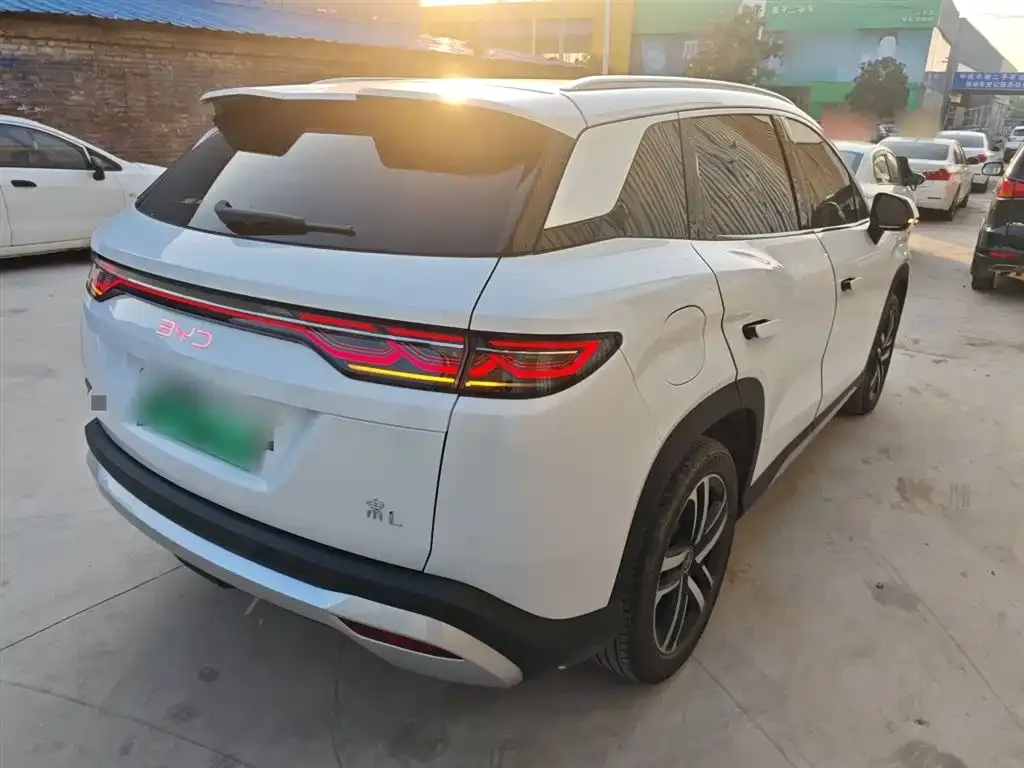 BYD L DM-i — фото 7