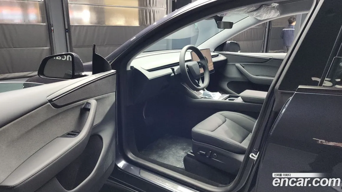 Tesla Model Y — фото 10