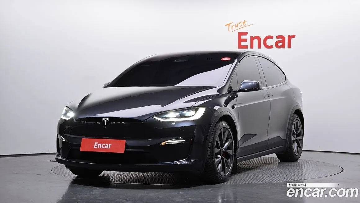 Tesla Model X — фото 1