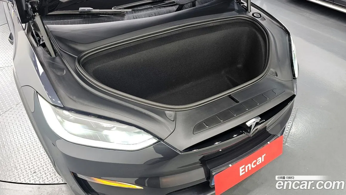 Tesla Model X — фото 7