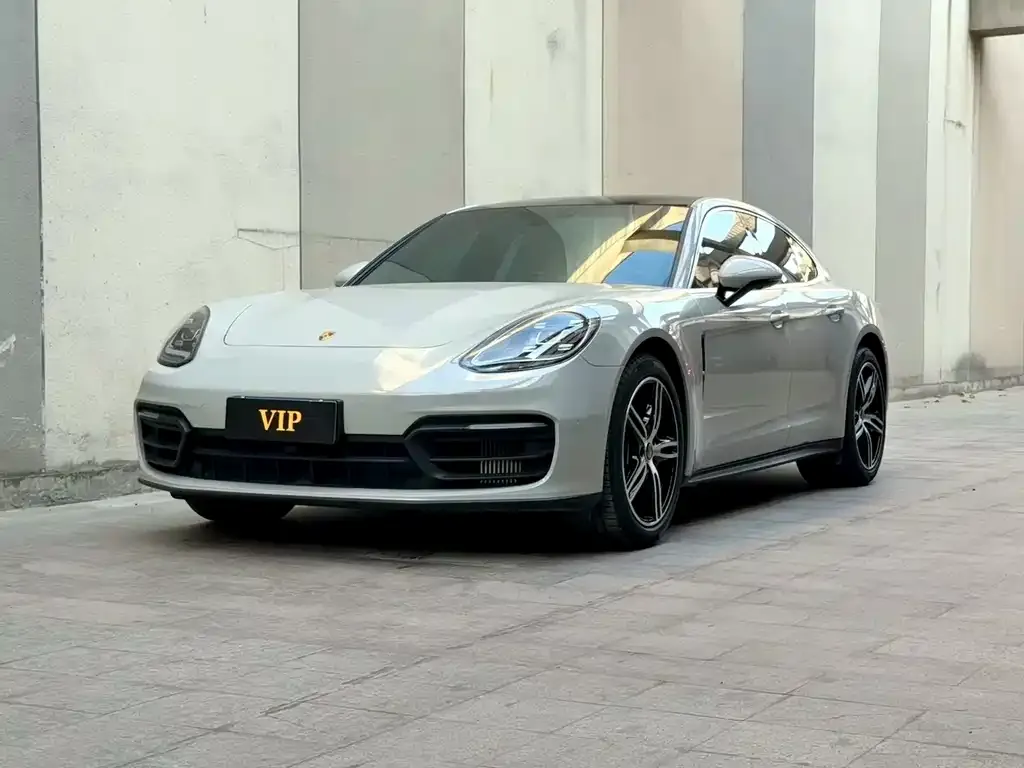 Porsche Panamera — фото 1
