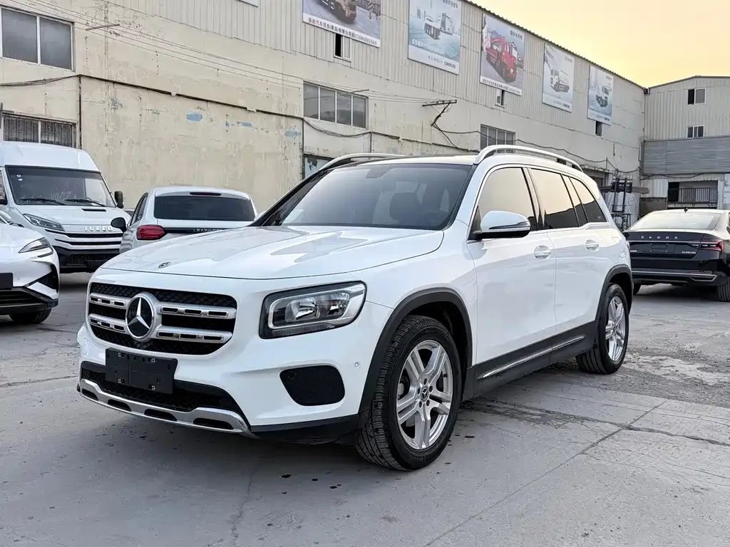 Mercedes-Benz GLB — фото 1