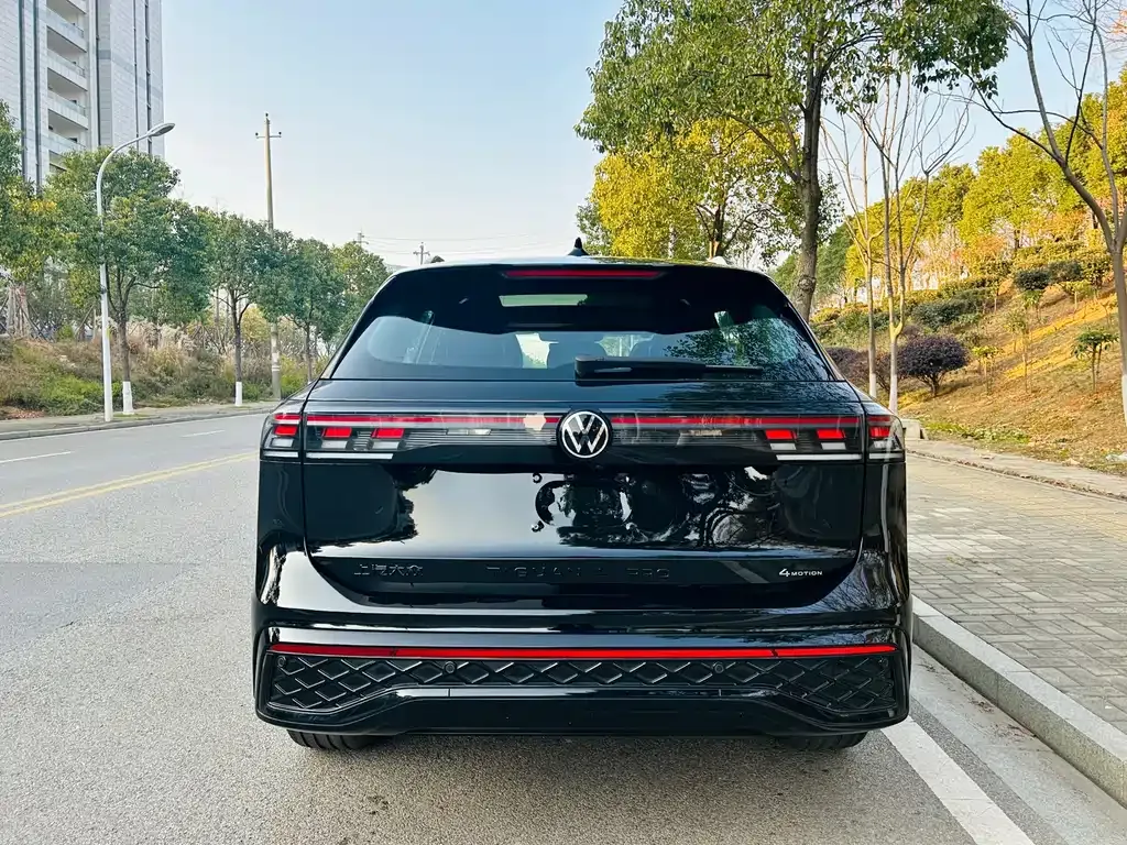 Volkswagen Tiguan L — фото 8