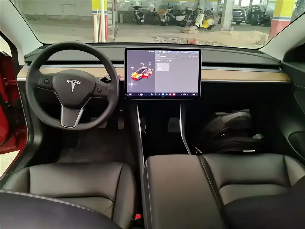 Tesla Model 3 — фото 2