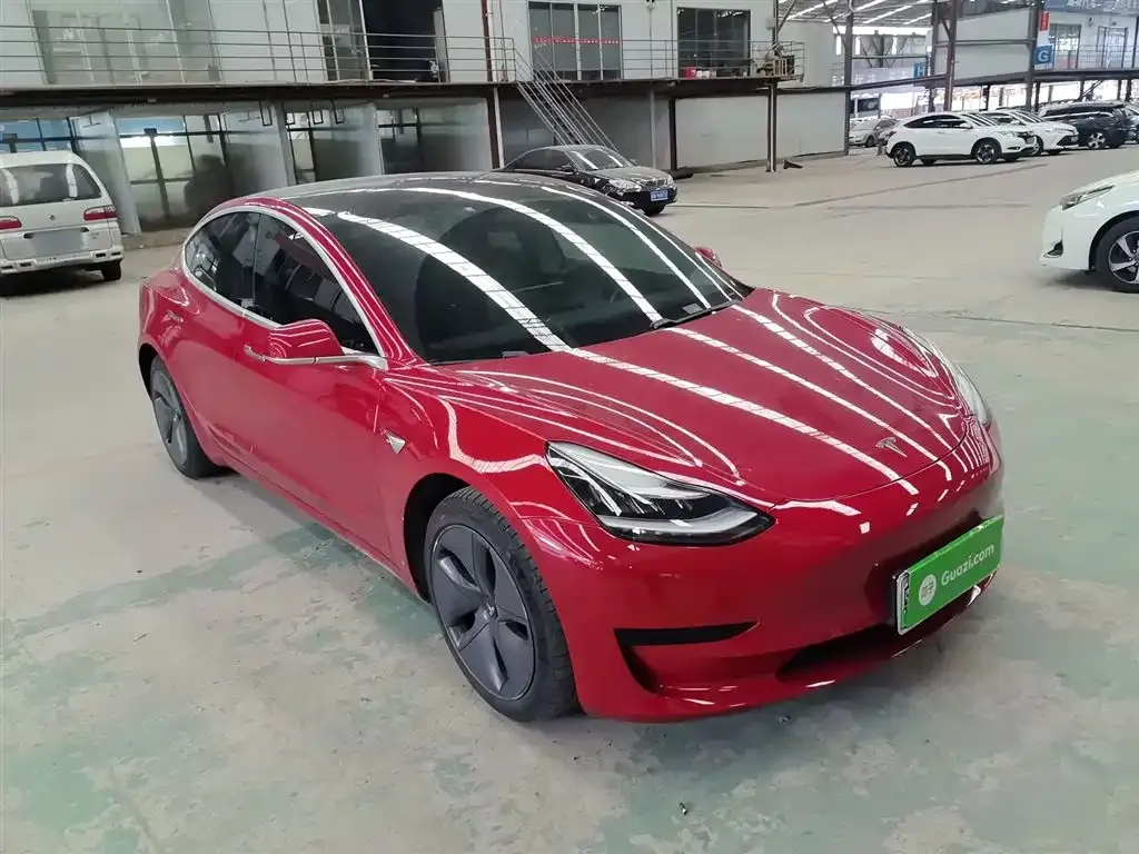 Tesla Model 3 — фото 4